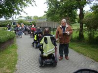 Drukte bij Flipje op wielen tijdens het vertrek bij Vrijthof in Tiel